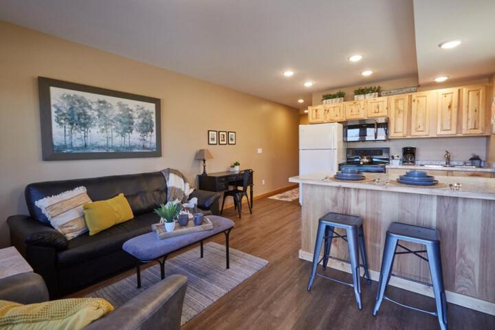 Paddle Ridge Villa West Glacier Bagian luar foto