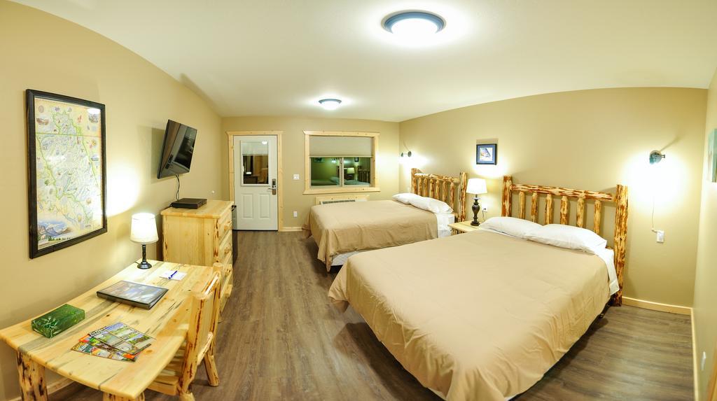 Paddle Ridge Villa West Glacier Bagian luar foto