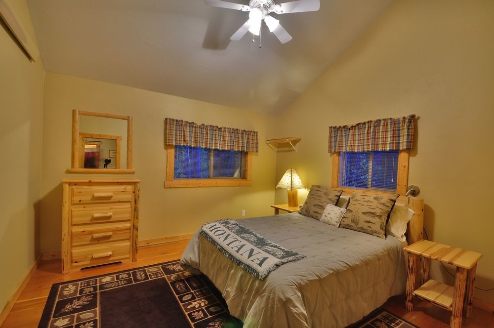 Paddle Ridge Villa West Glacier Bagian luar foto