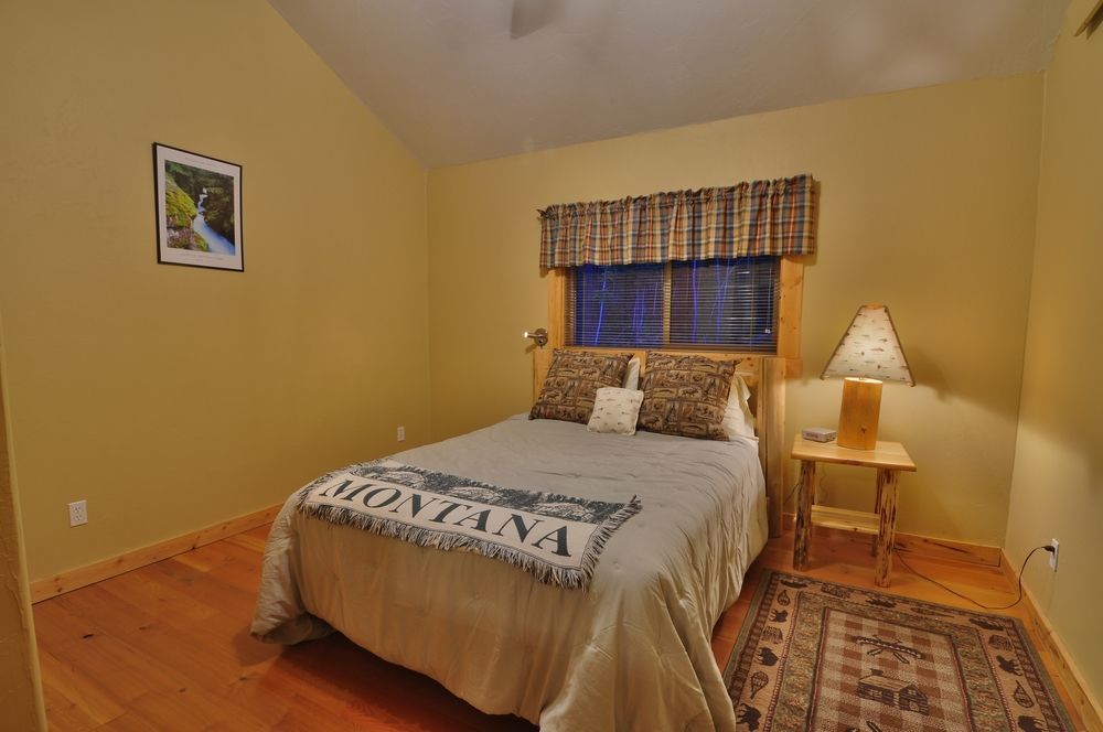 Paddle Ridge Villa West Glacier Bagian luar foto