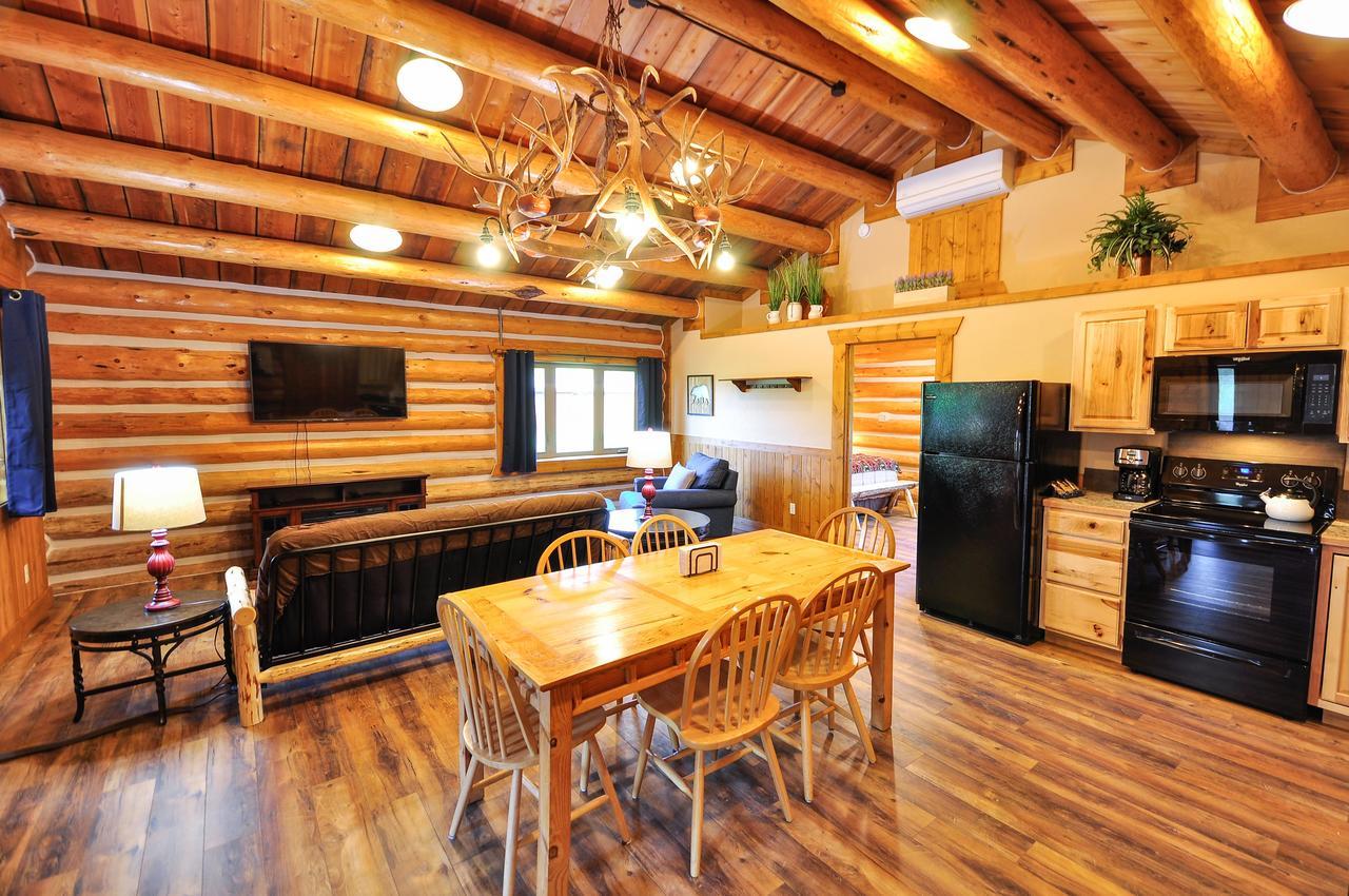 Paddle Ridge Villa West Glacier Bagian luar foto