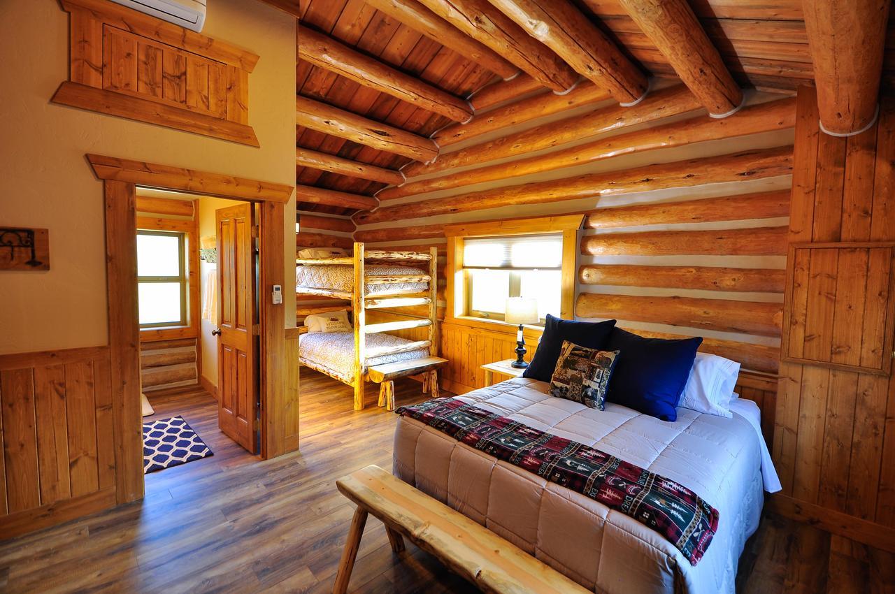 Paddle Ridge Villa West Glacier Bagian luar foto