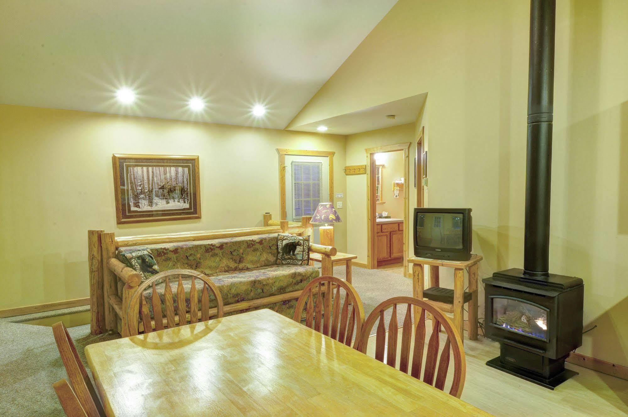 Paddle Ridge Villa West Glacier Bagian luar foto
