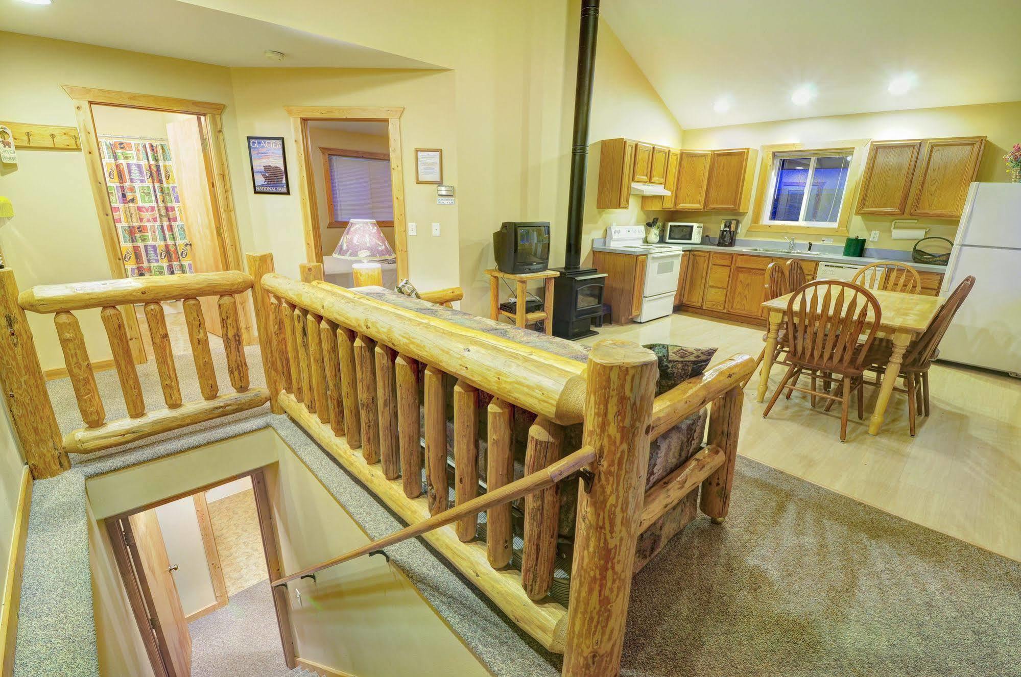 Paddle Ridge Villa West Glacier Bagian luar foto