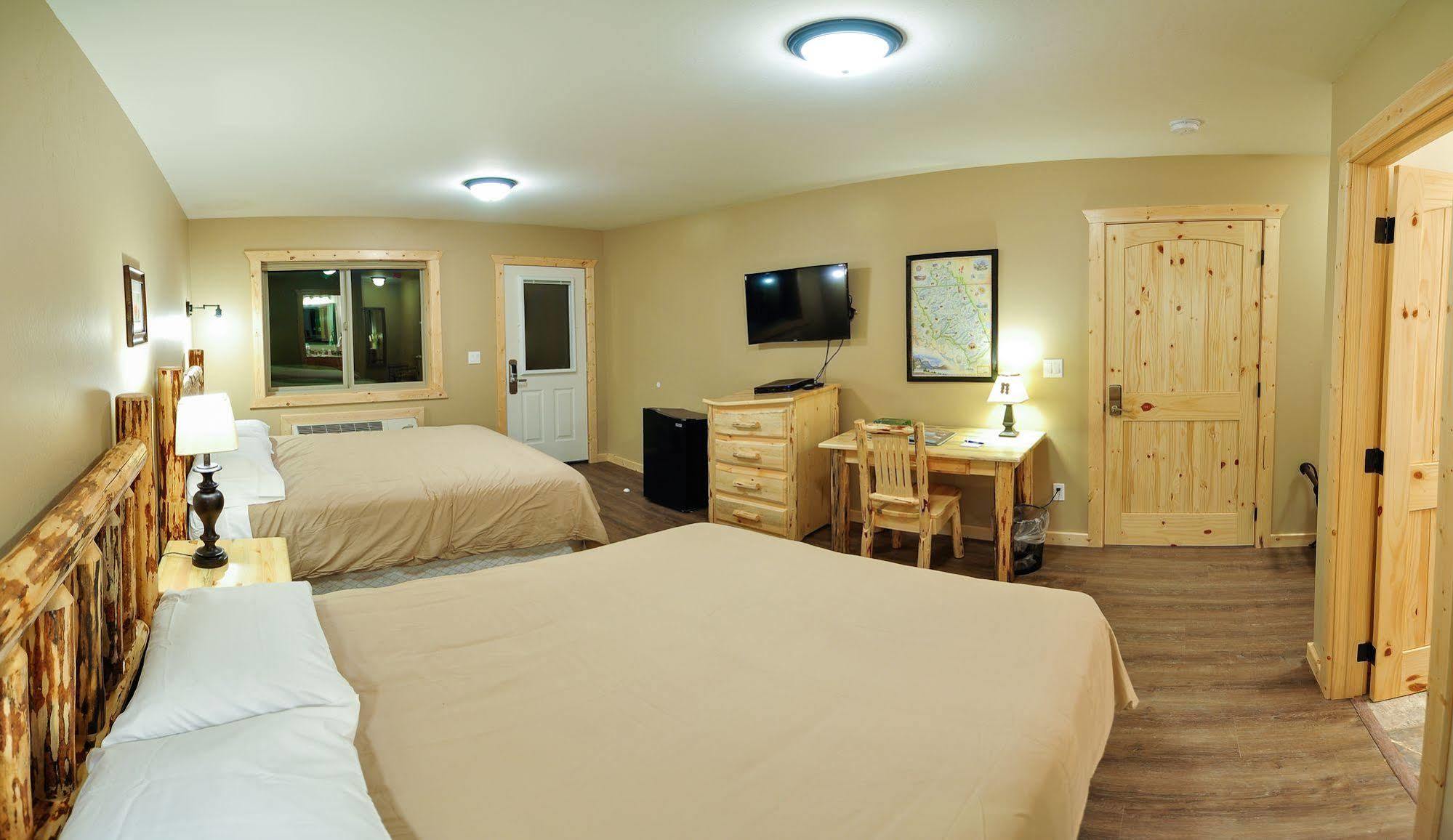 Paddle Ridge Villa West Glacier Bagian luar foto