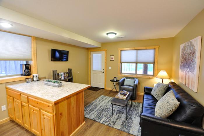 Paddle Ridge Villa West Glacier Bagian luar foto
