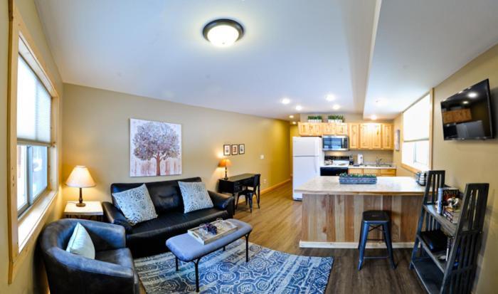 Paddle Ridge Villa West Glacier Bagian luar foto